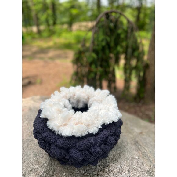 Handcrafted Cat or Small Dog bed - Picture 5 of 6